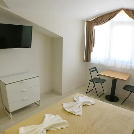 Holas Apartment *